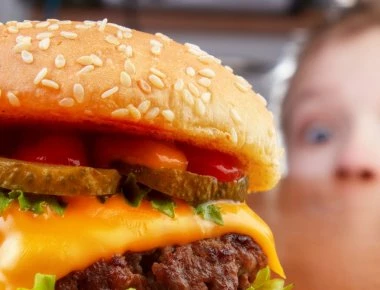 Ερχονται αναδρομικές αυξήσεις στους εργαζόμενους των fast food